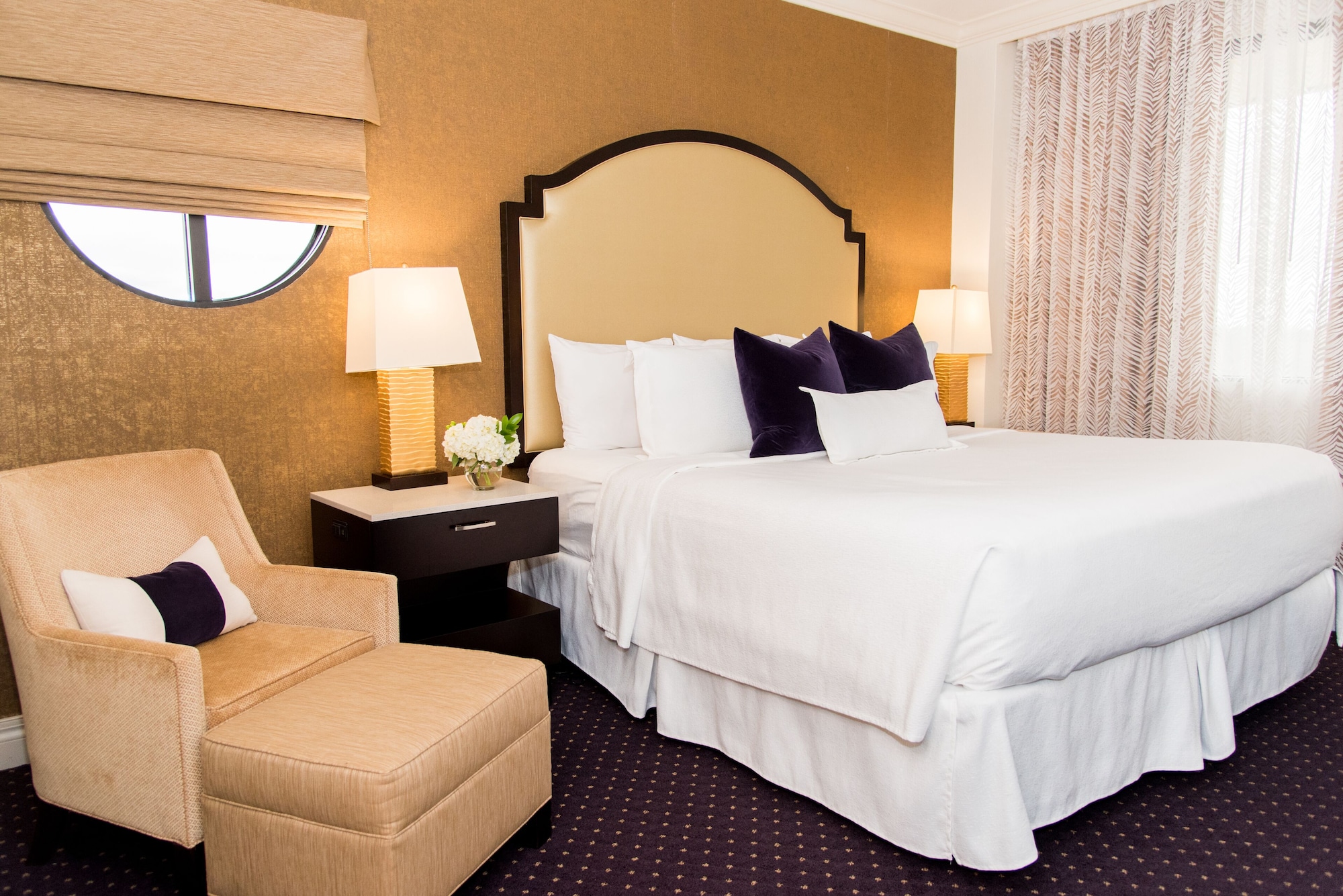 SIGNATURE, SUITE, KING BED, SOFA