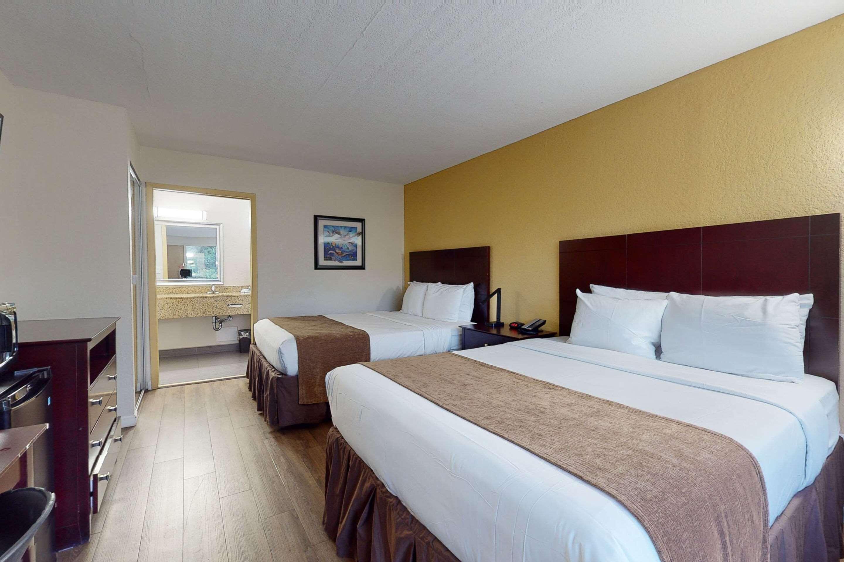 Room, 2 Queen Beds, Exterior Entrance
