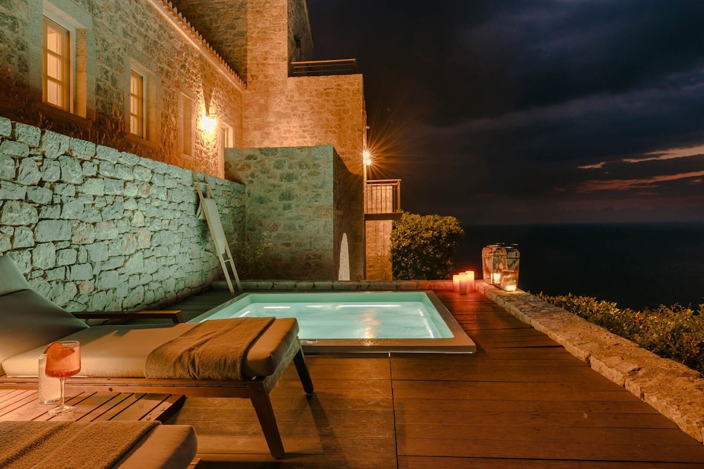 Aria Estate Suites And Spa 42/76