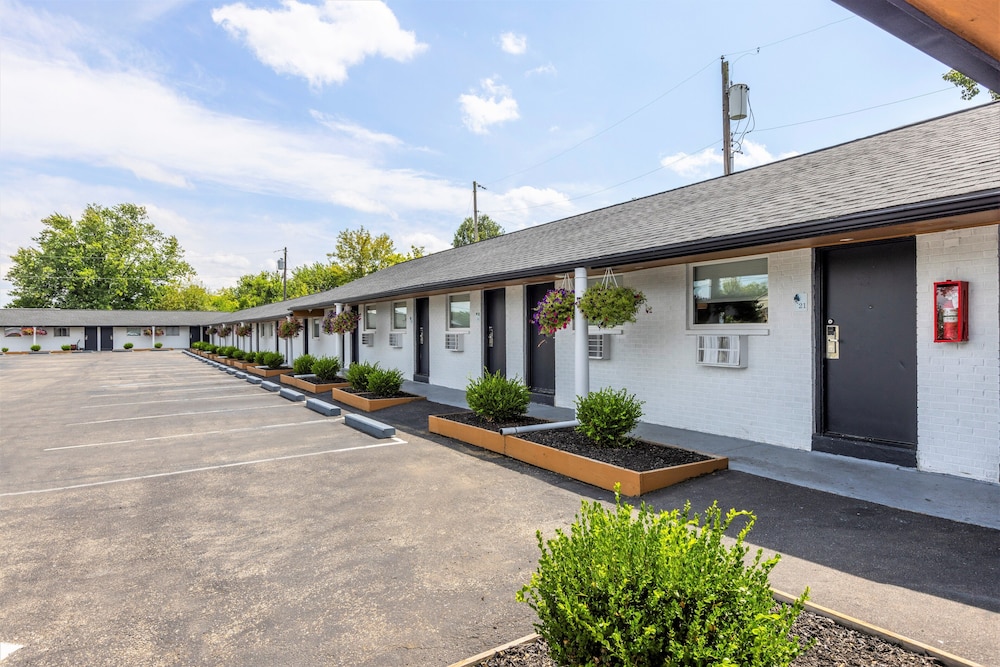 Butler Inn 49/56