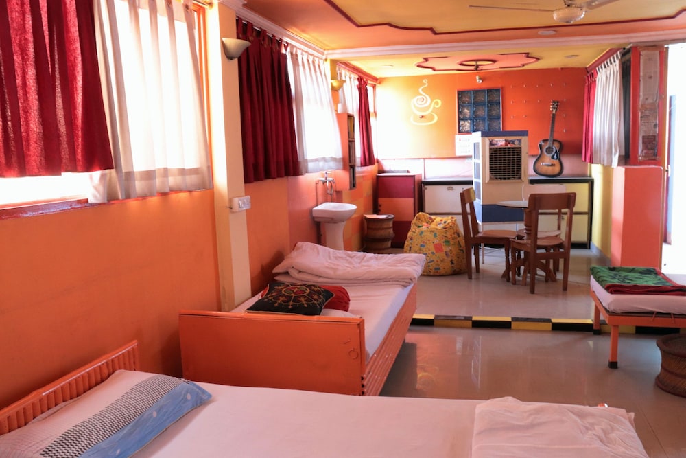 Govind Hotel 36/58