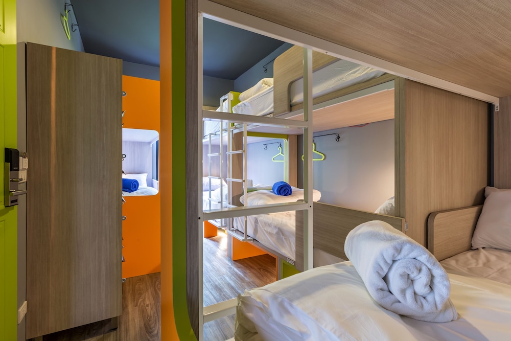 Isanook Hostel 12/28