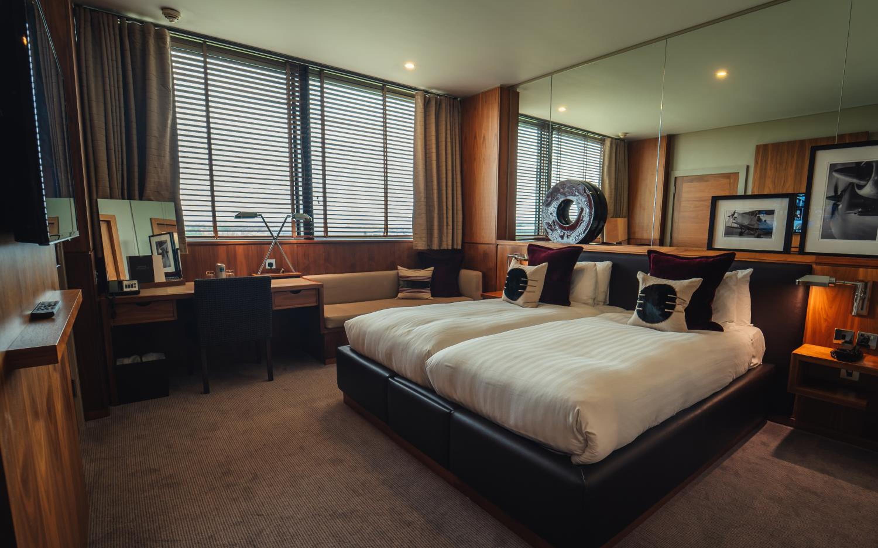 Aviator, Twin Beds