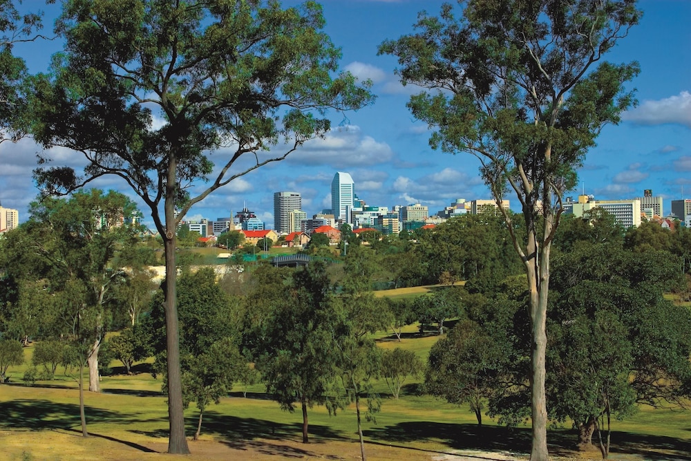 Oaks Brisbane Lexicon Suites 34/37