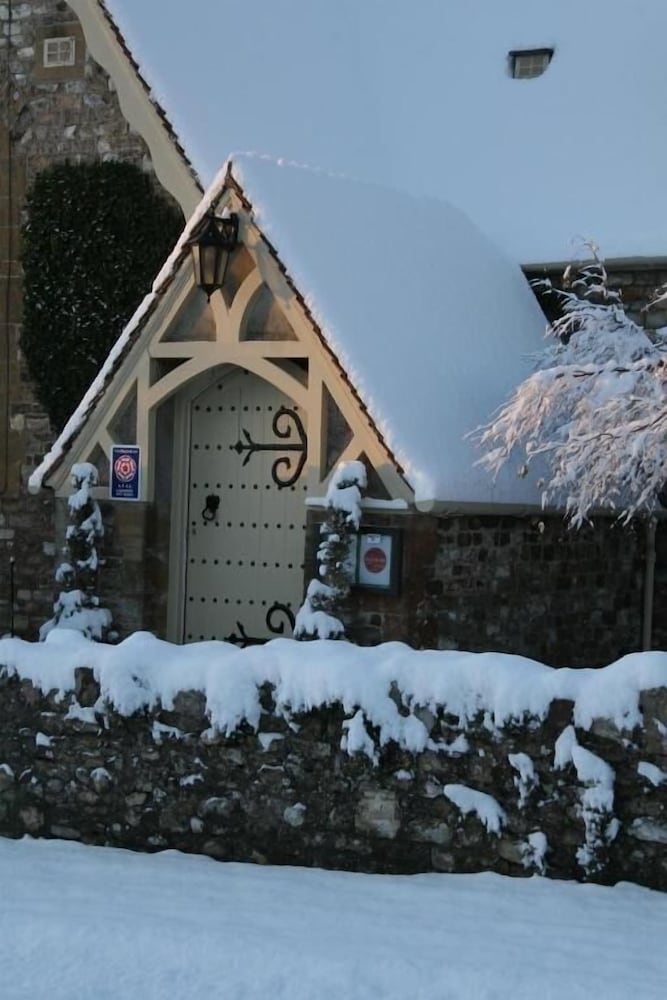 The Belfry, Restaurant and Rooms 33/39