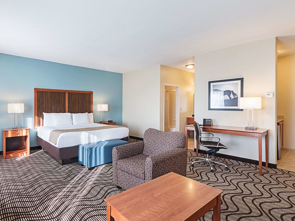La Quinta Inn & Suites Mathis 7/27