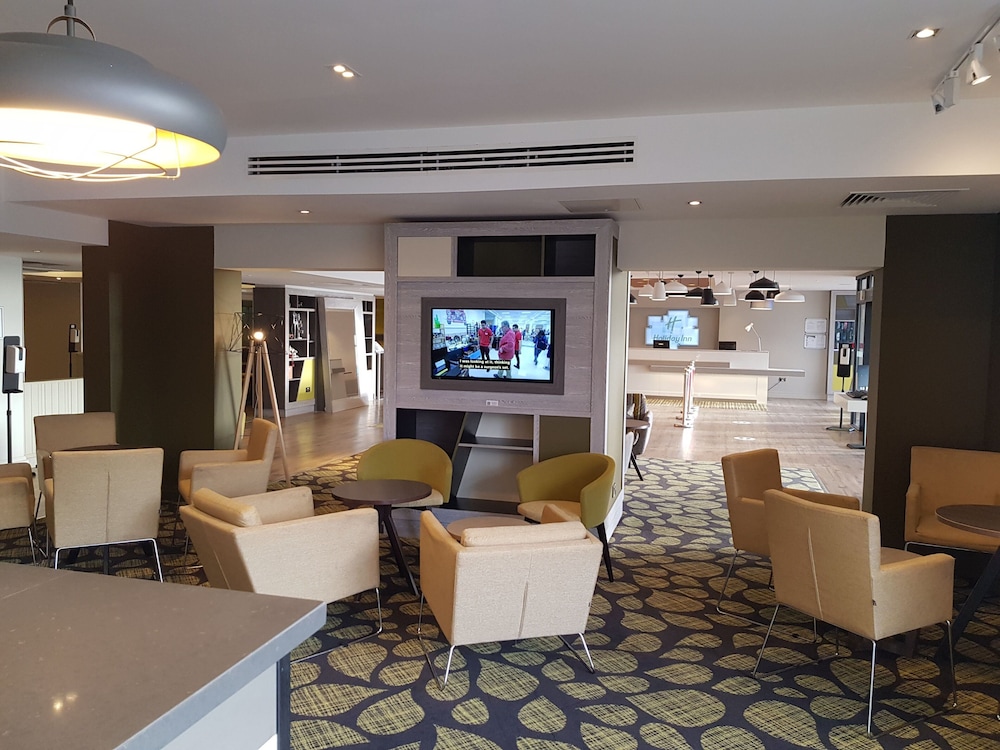 HOLIDAY INN LUTON-SOUTH M1 JCT 9 21/27