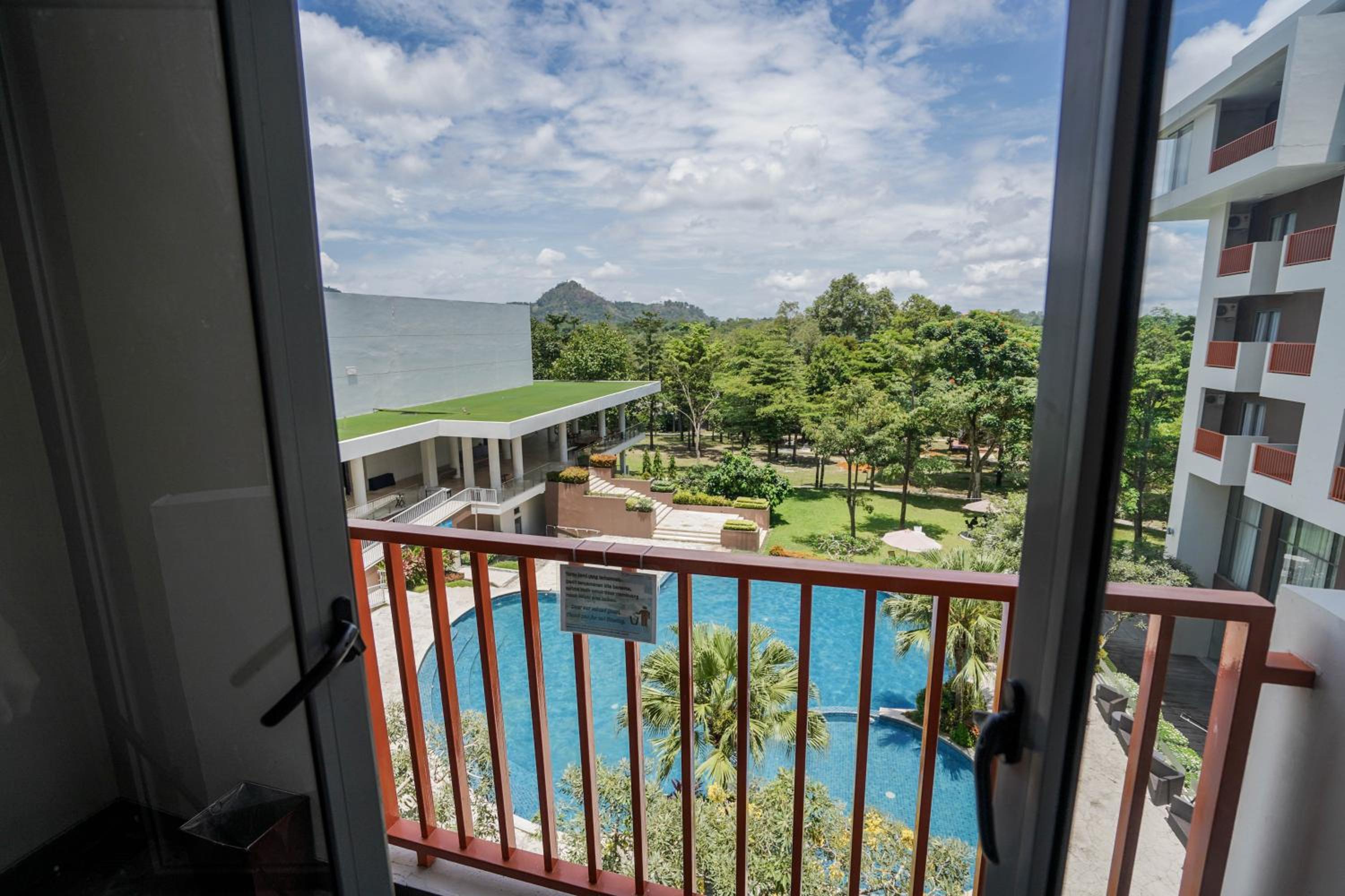 Soll Marina Hotel And Conference Center Bangka 8/47