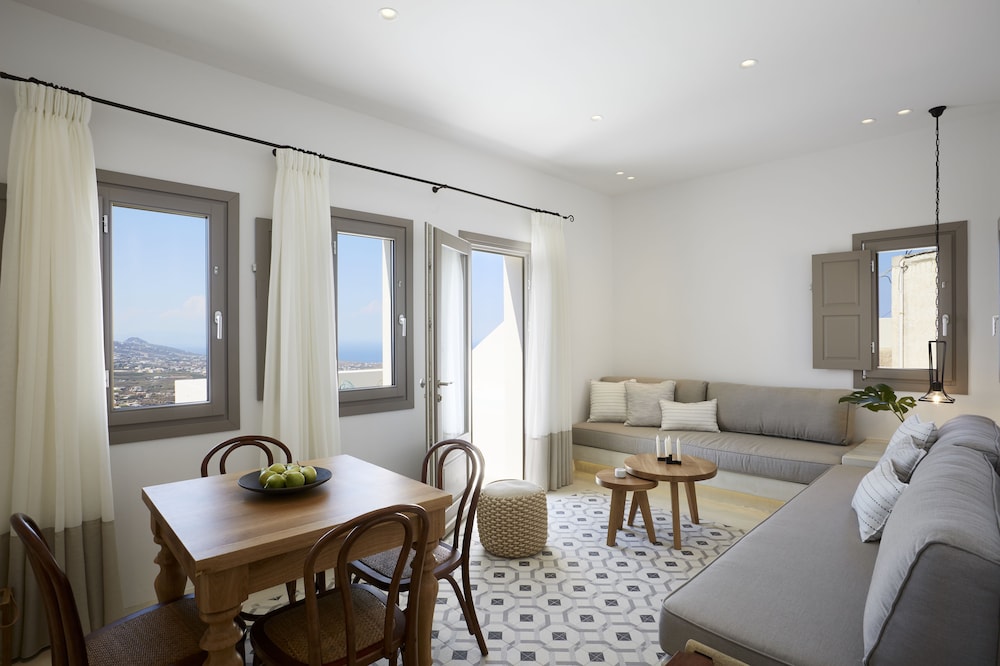 White And Co. La Torre Suites 30/50