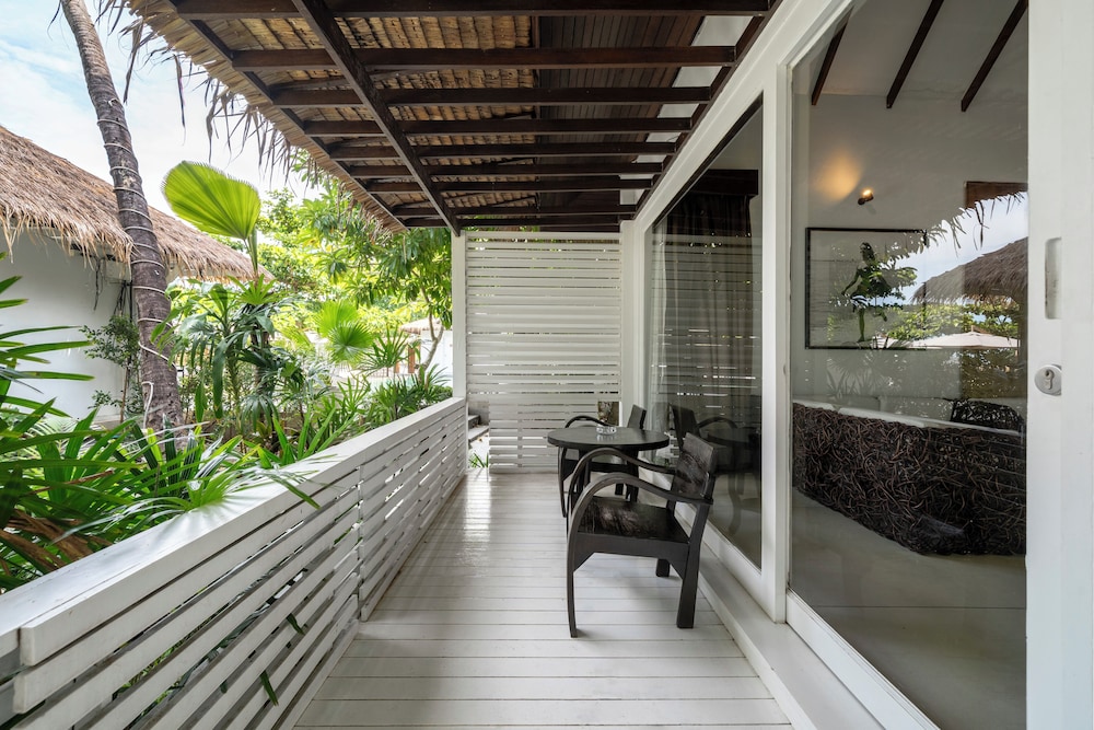 Zara Resort (ex The Privilege Hotel Ezra Royal Beach) 15/80