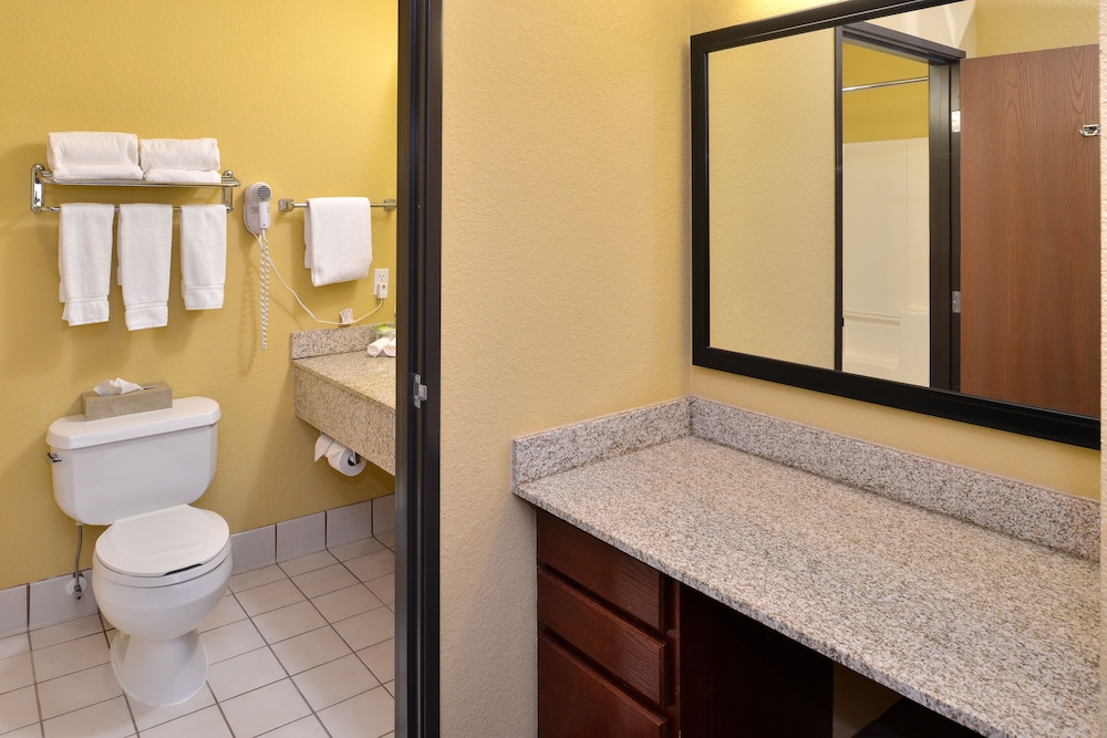 Holiday Inn Express Hotel Suites Stevens Point 22/57