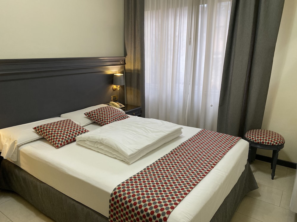 Standard, Single, Queen Bed