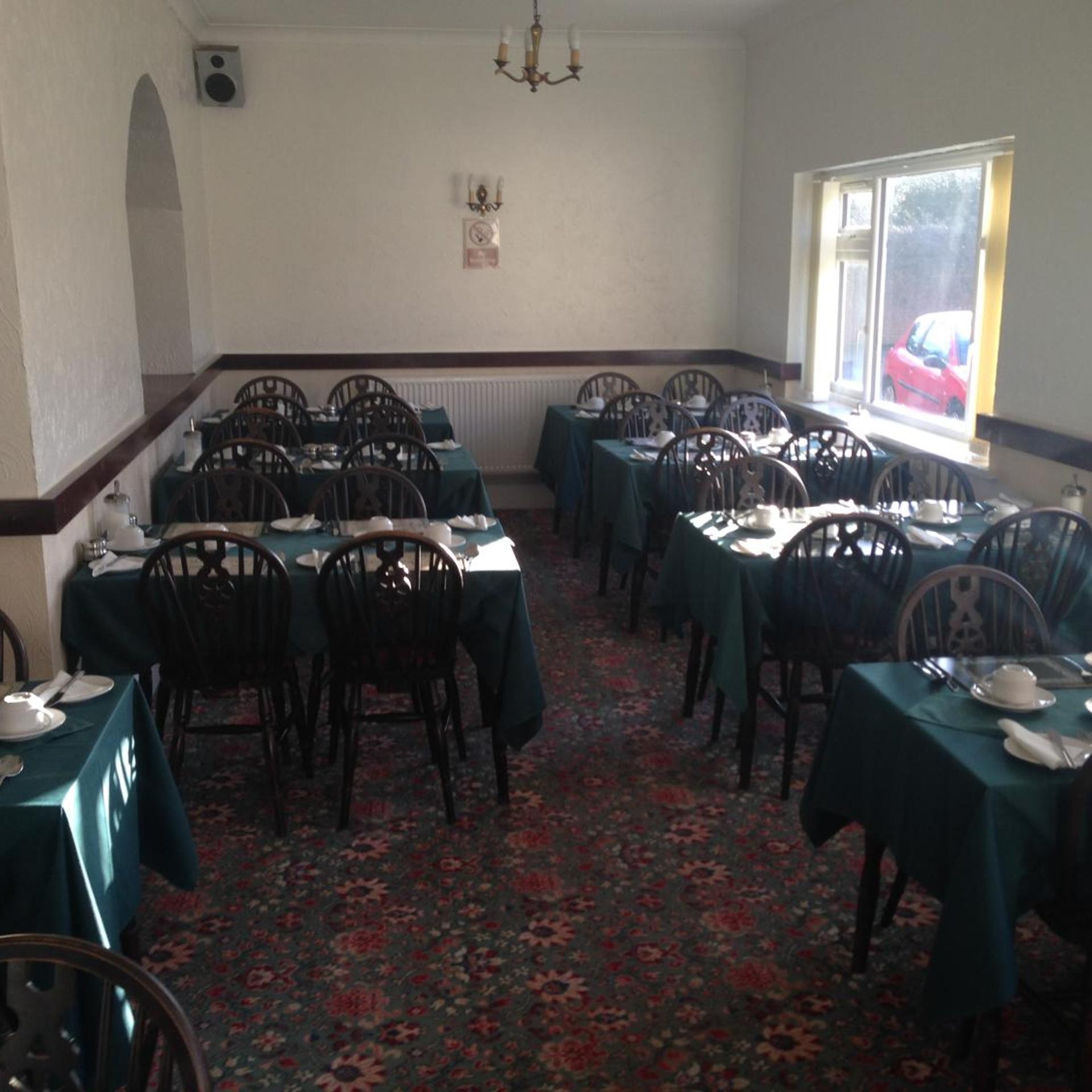 Elmhurst Hotel 21/24