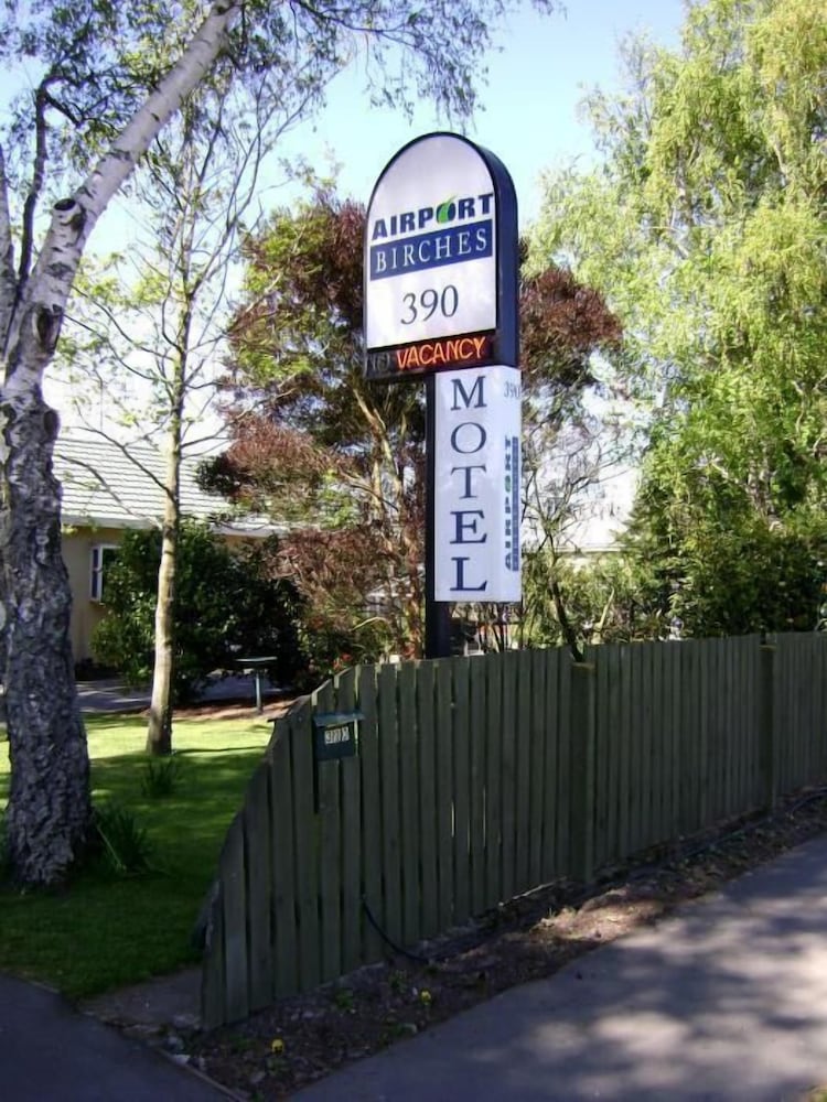 Airport Birches Motel 57/68