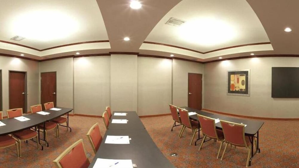 Holiday Inn Express Hotel And Suites Fort Stockton 44/47