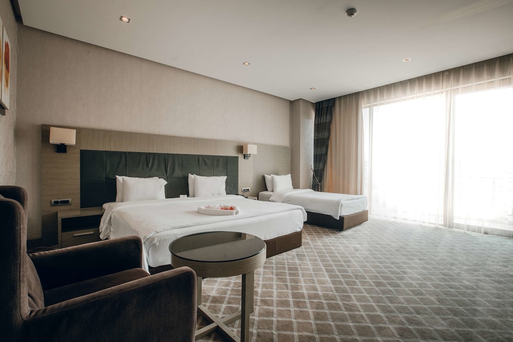 Hilly Hotel 34/71
