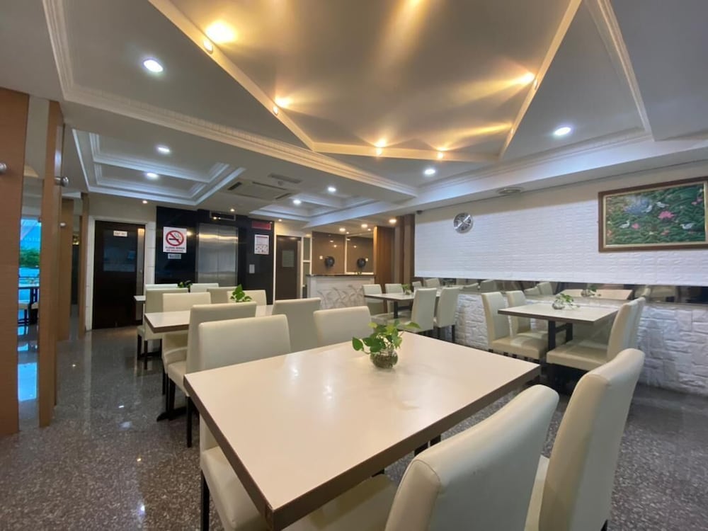 Desa Queenspark Hotel 58/77