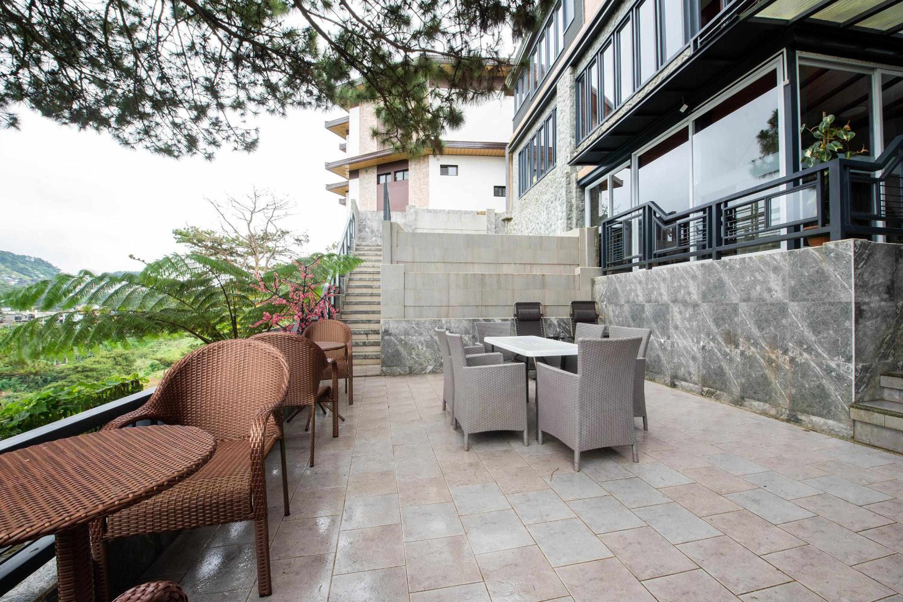 OYO 492 Sunset View Ridge Residences 47/50