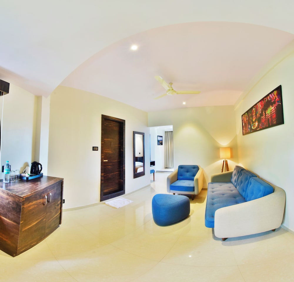 AURA ONE HOTEL 40/45