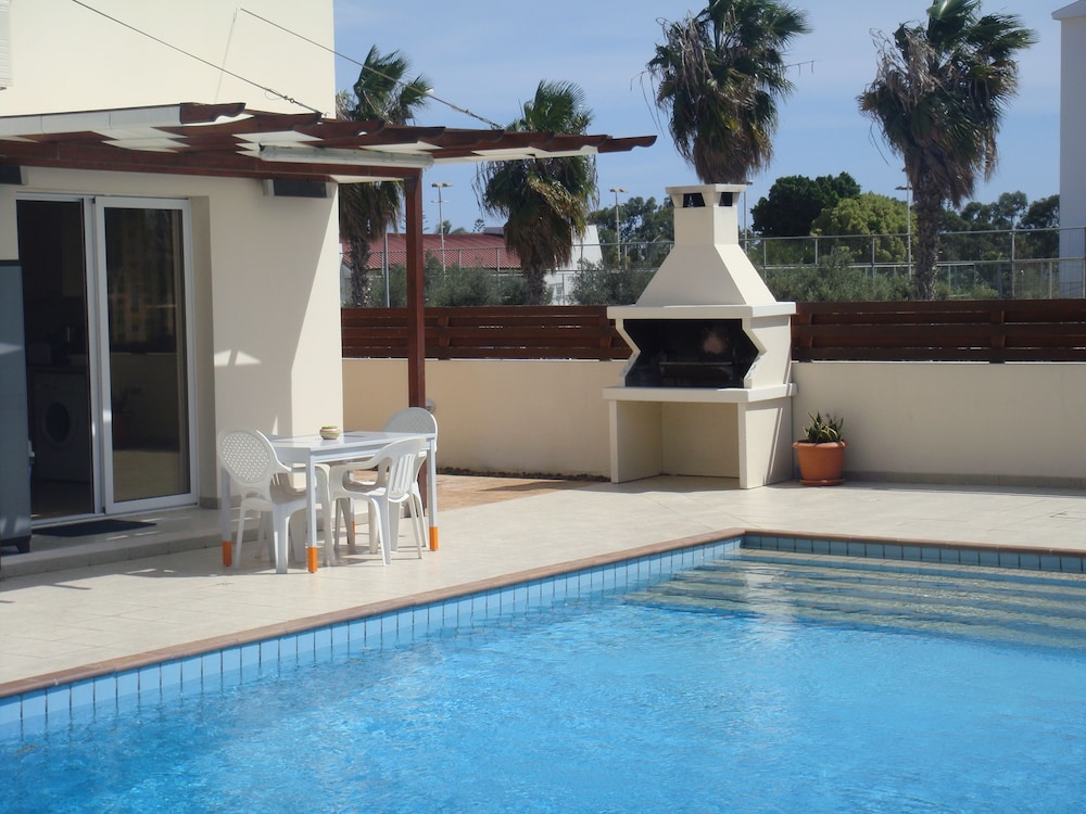 Athena Villa 31/32