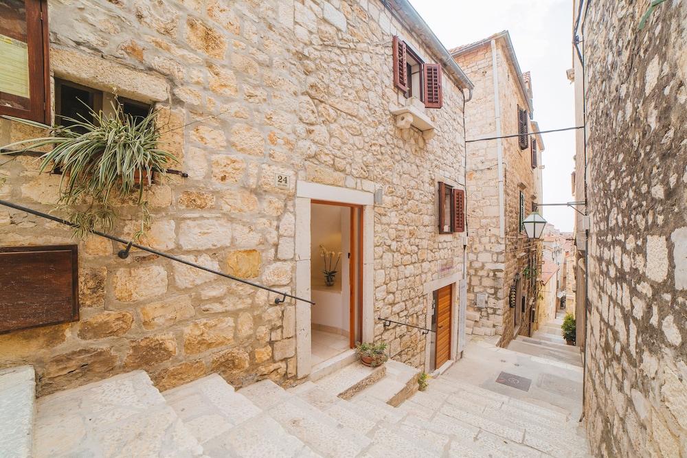 House Karkovich 25/42