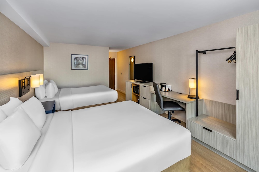 Room, 2 Queen Beds, Stair Access Only