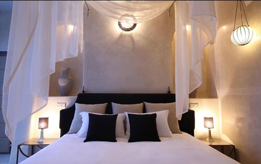 DELUXE, SUITE