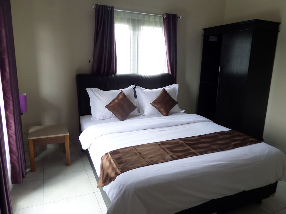 Griya Nendra Hotel 17/50