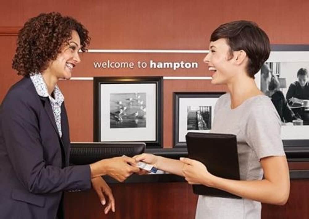 Hampton Inn Suites Lenoir Nc 59/76