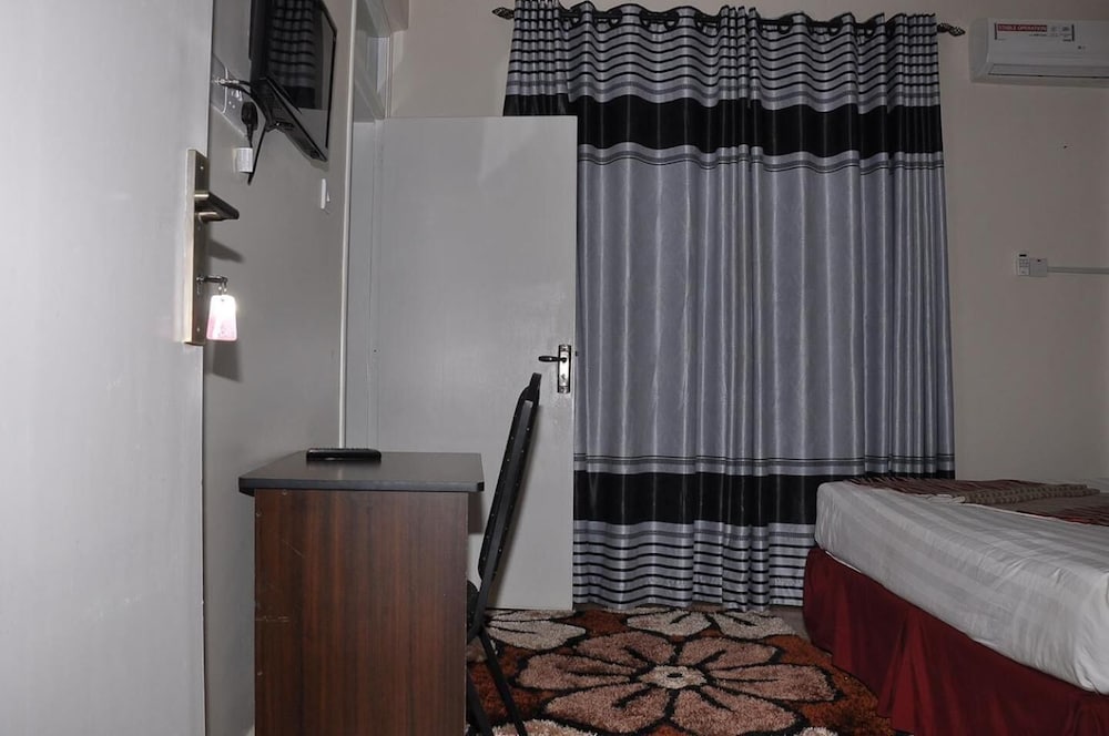 Latitude 1 Serviced Suites 24/26