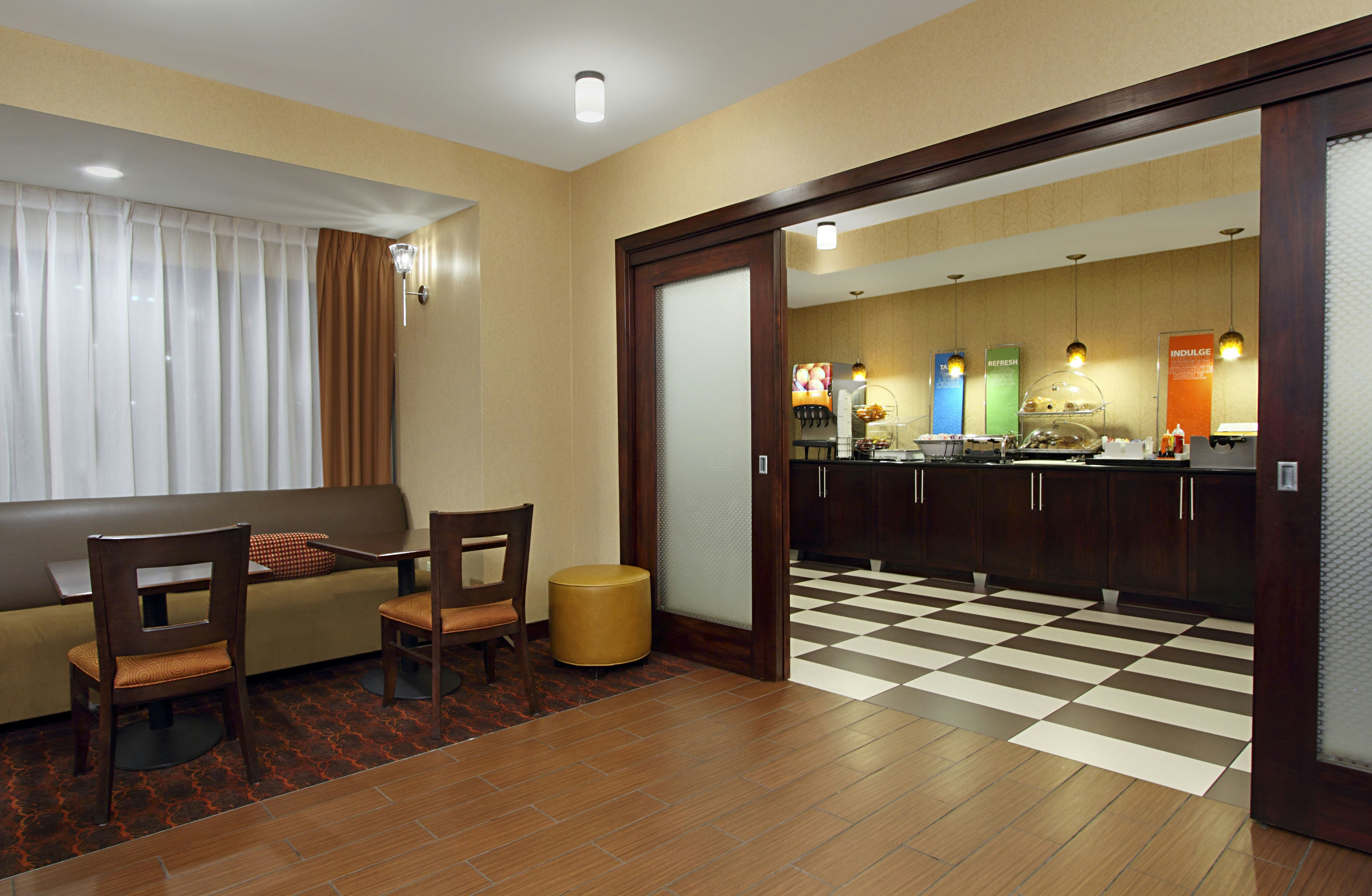 Hampton Inn Columbus-Airport 59/74