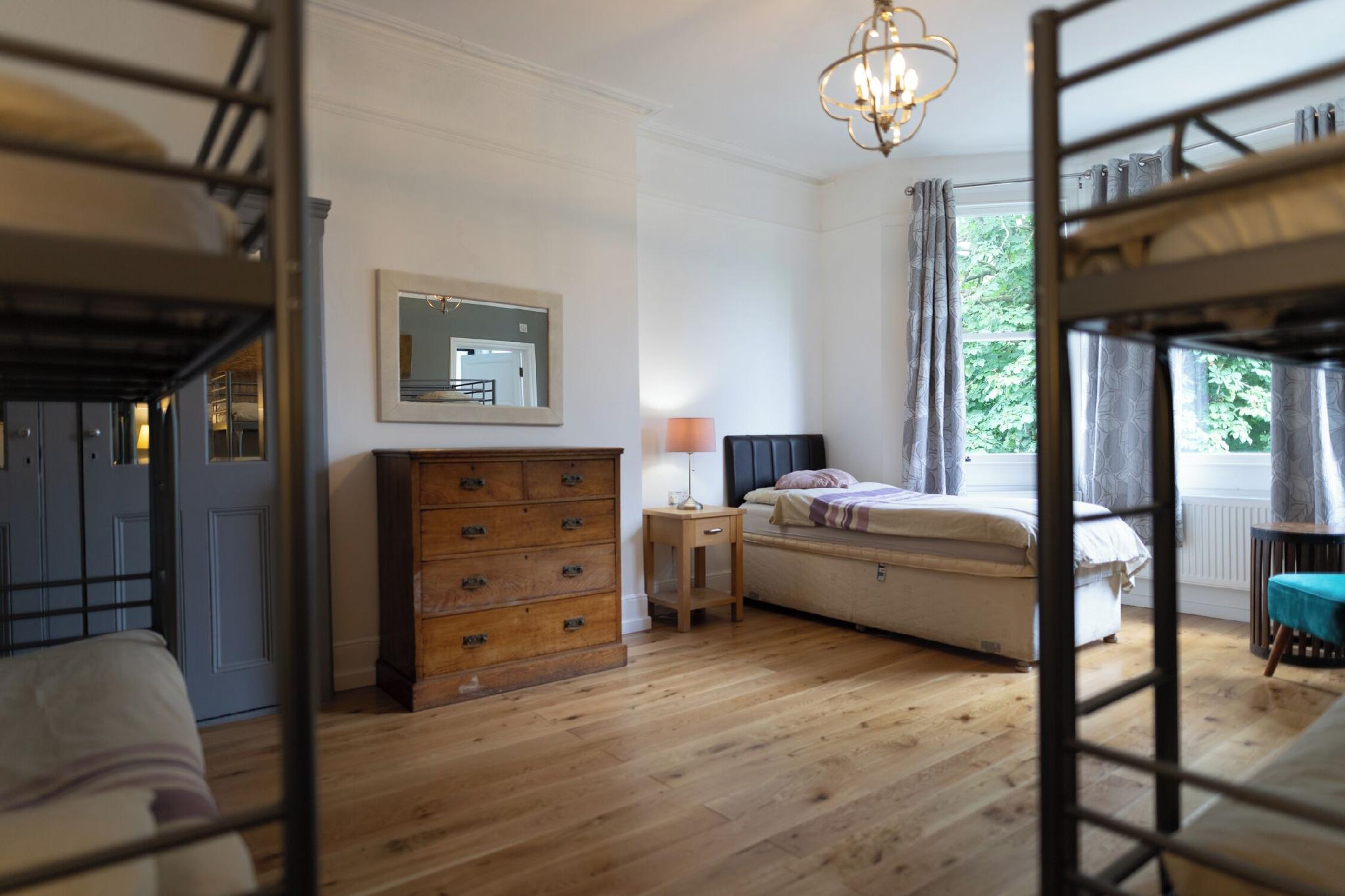 EBS London Stay 6/33