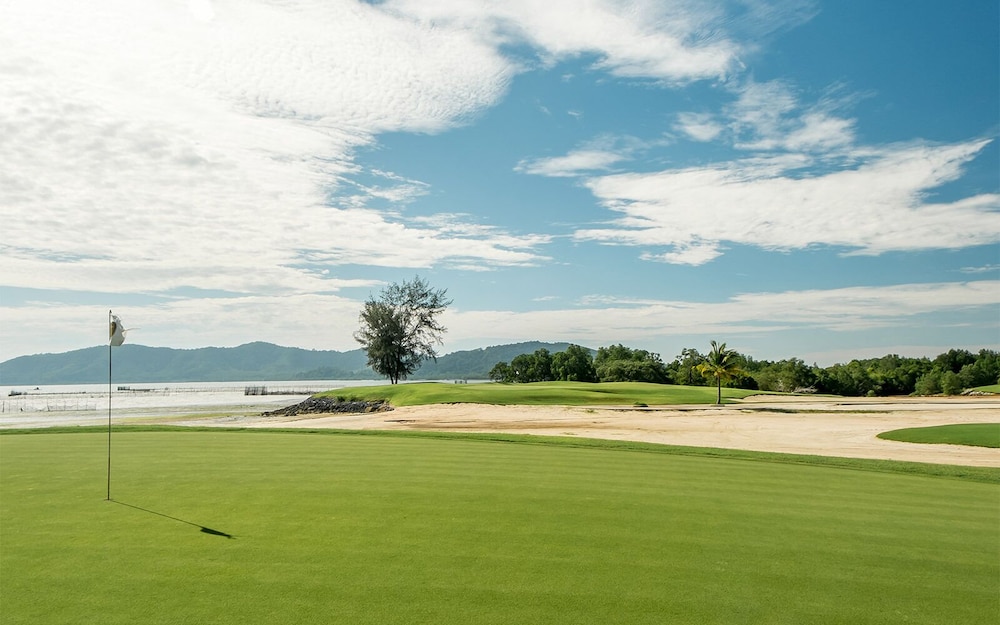 Mission Hills Golf Resort and Spa 25/50