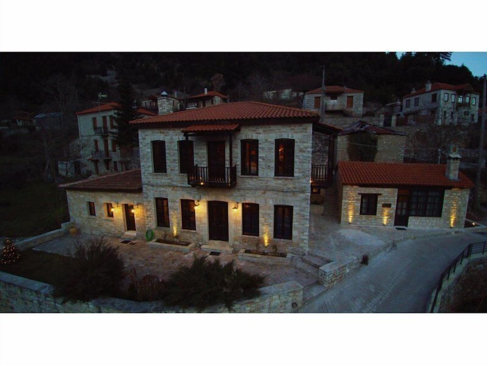 Epoches Luxury Suites 3/50