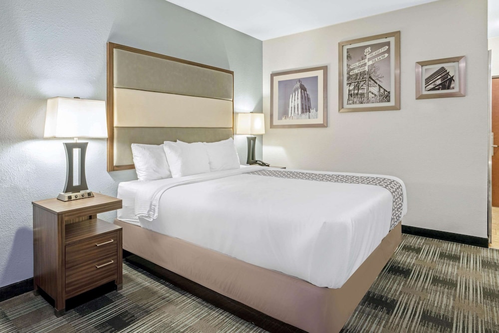 La Quinta Inn & Suites by Wyndham Guthrie 12/47