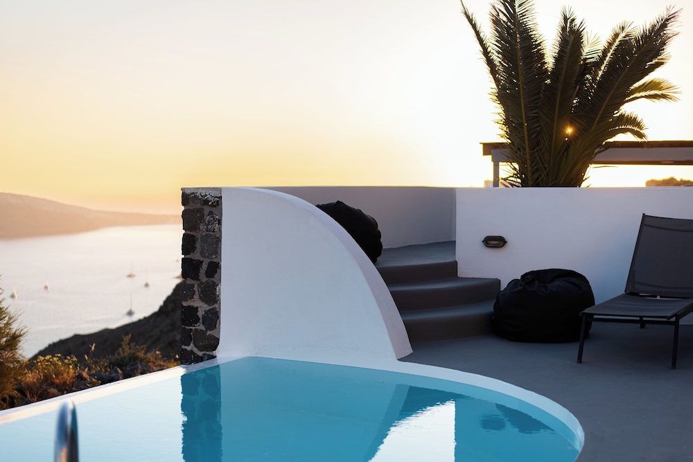 Mr And Mrs White Santorini 54/84