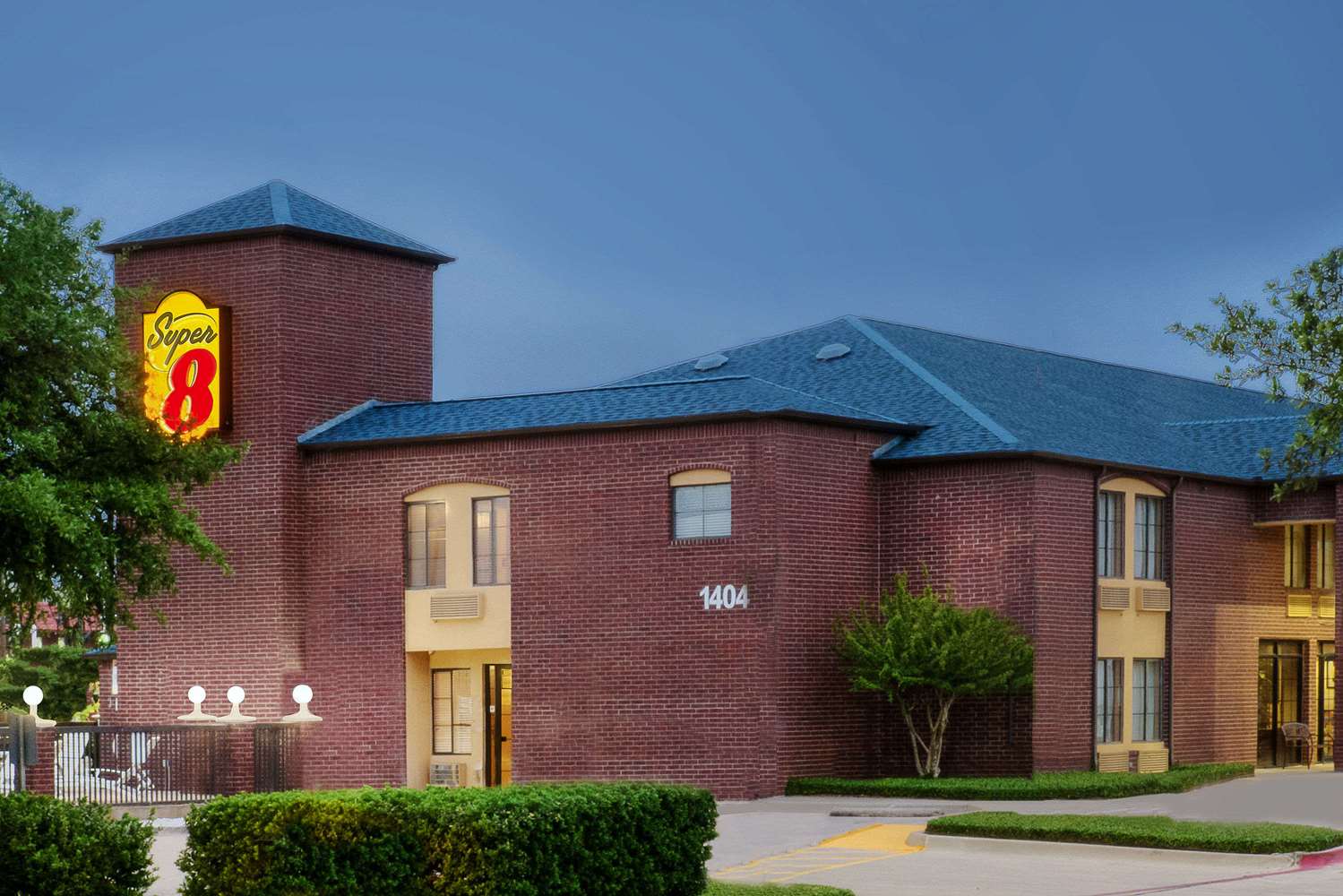 Super 8 by Wyndham Farmers Branch/North Dallas 2/28