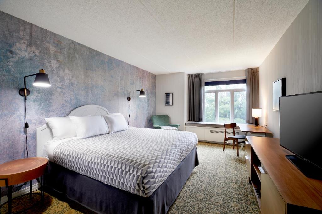 Estate, Guest Room, King Bed, Accessible