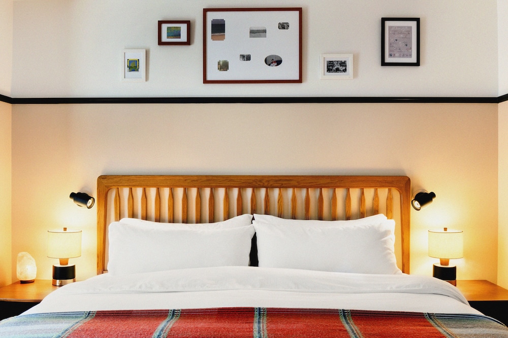 Study, Queen Bed, Accessible
