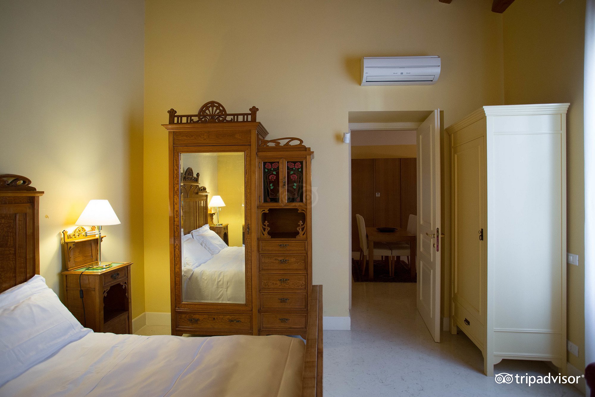Suite, Single, Double Bed, Kitchenette
