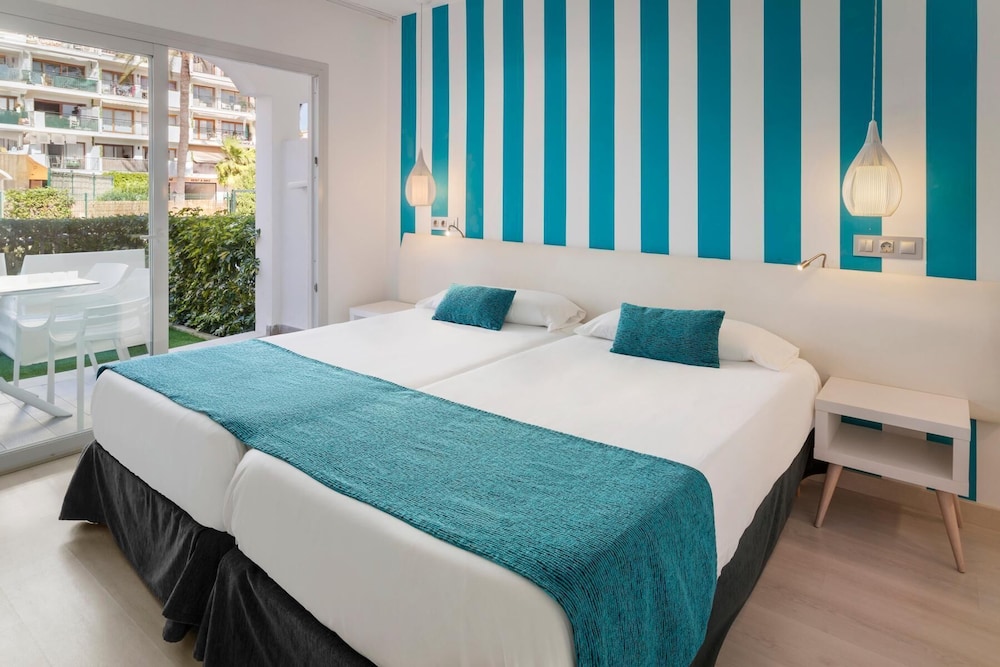 GARDEN, PREMIUM, DOUBLE BED, PRIVATE GARDEN