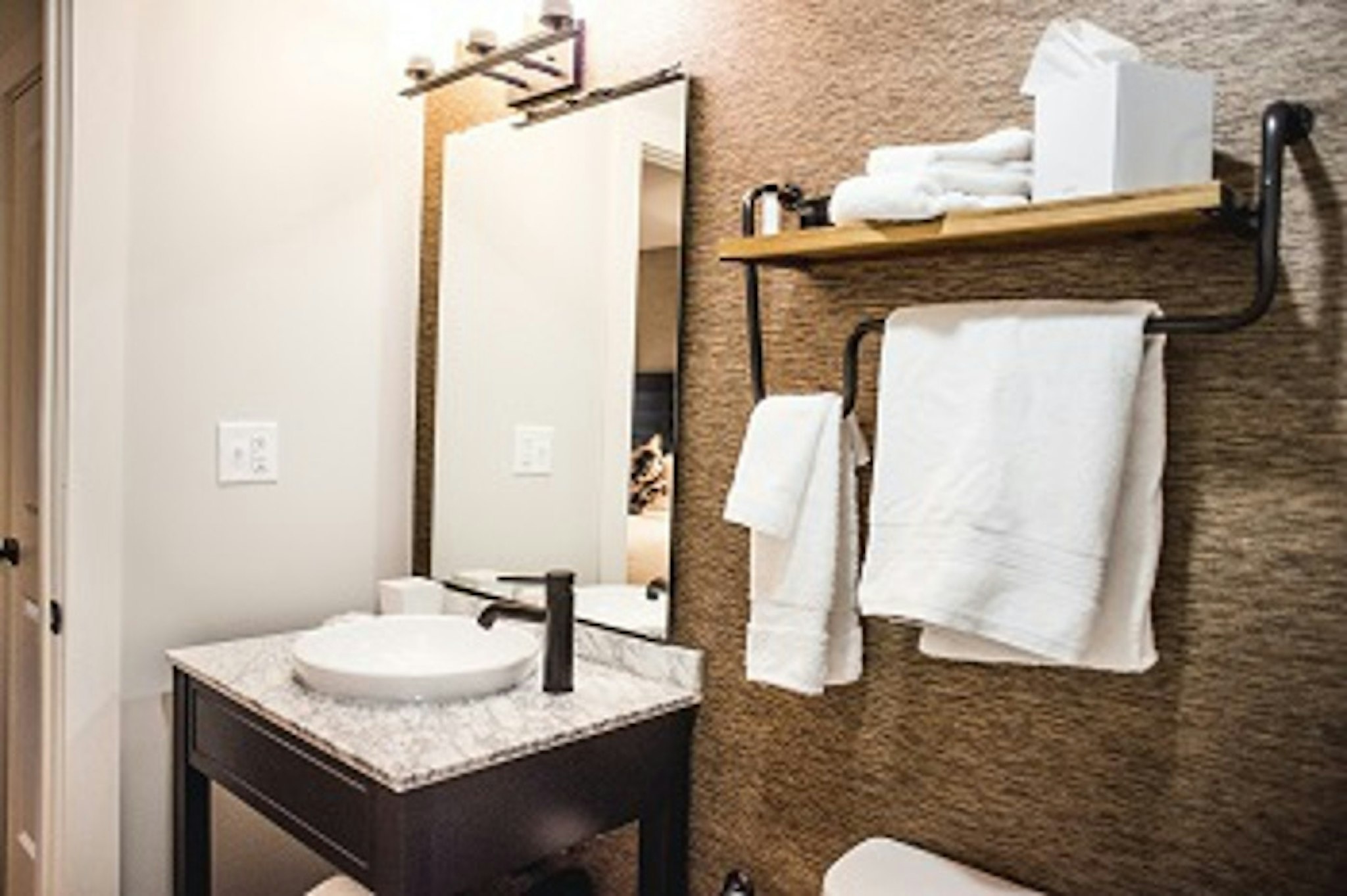 Hi-Ho: A Hi-Tech Hotel 44/44