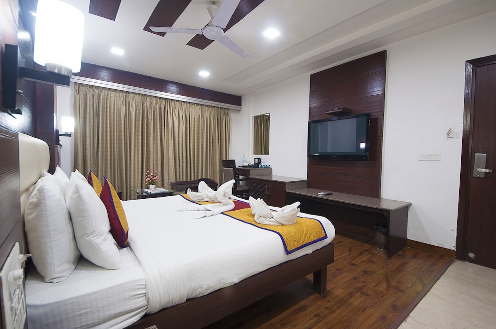 EXECUTIVE, DOUBLE OR TWIN BED