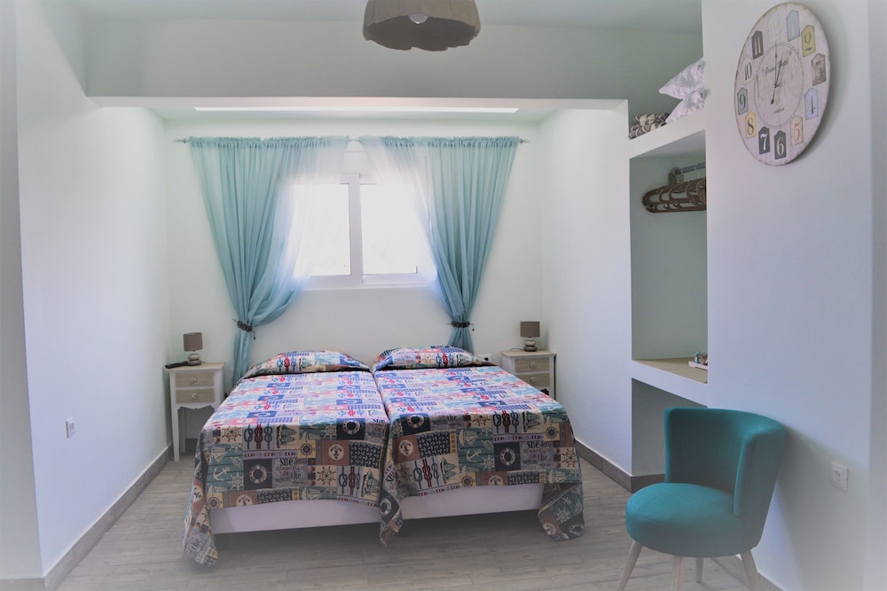 Anelia Boutique Studios And Apartments 10/50