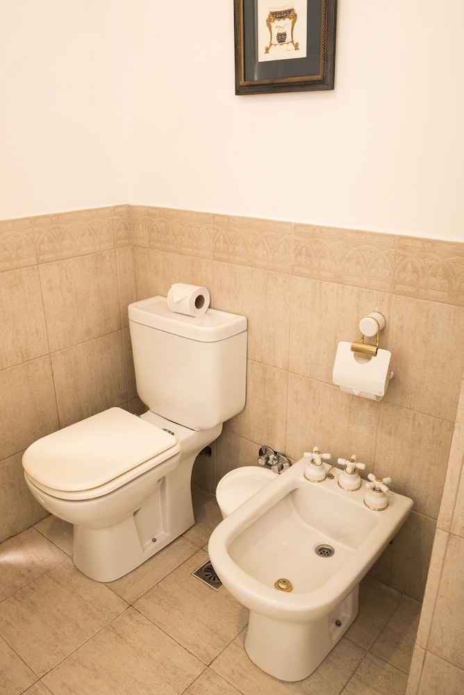 MAYFLOWER SUITES 40/42
