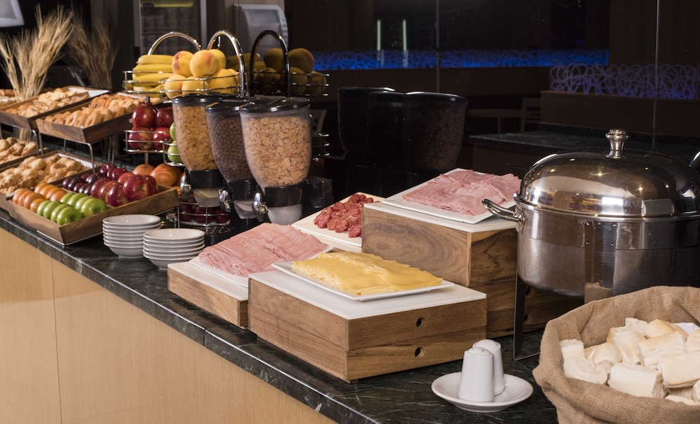 HOLIDAY INN EXPRESS ROSARIO 44/56