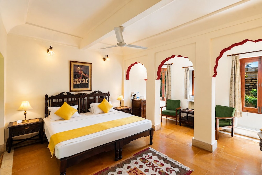 Gold, Suite, Queen Bed