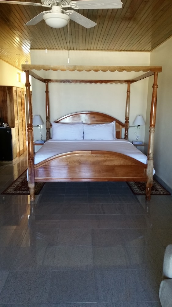 Charela Inn Hotel 18/51