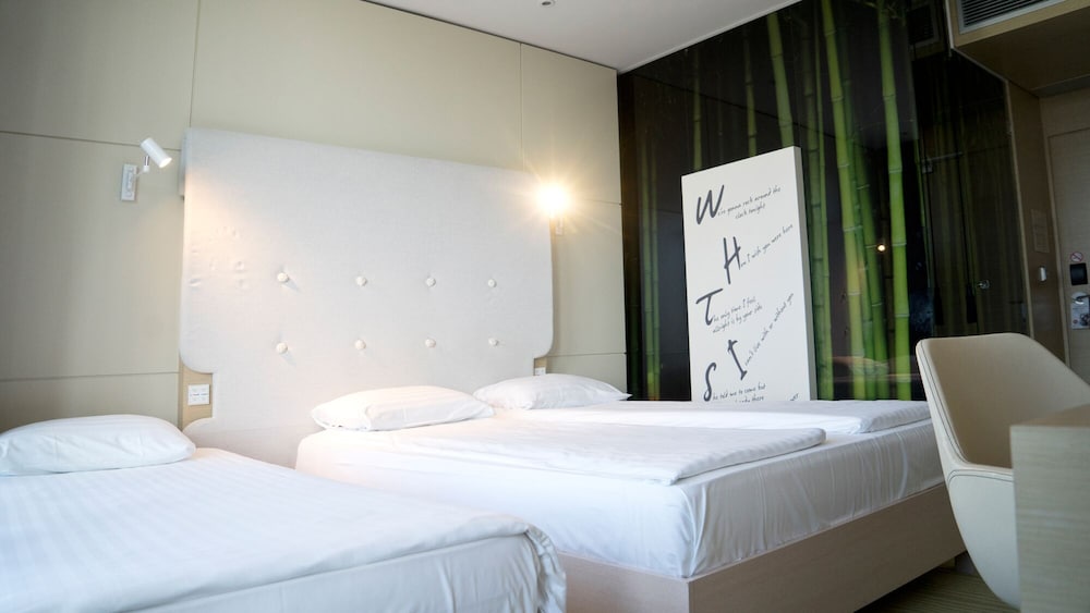 SOUND GARDEN HOTEL AIRPORT 18/38