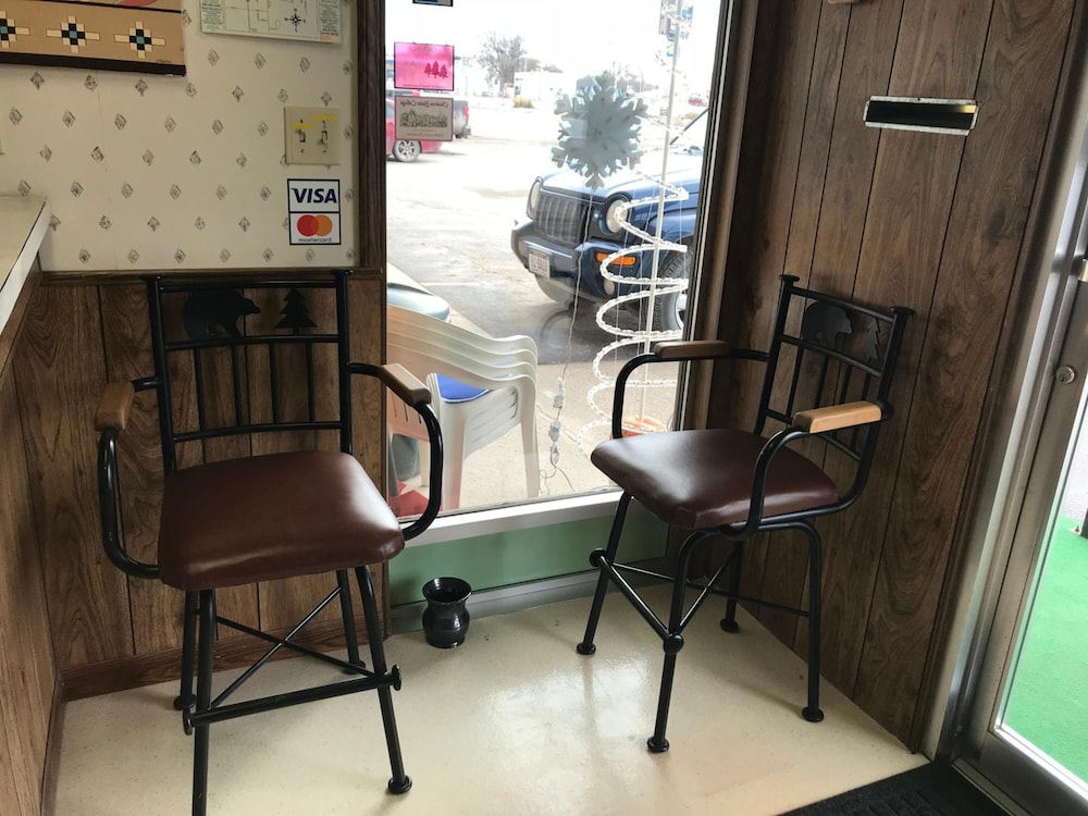 Motel Grand 32/56